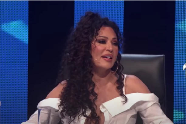 Ceca Ražnatović srušila internet VRELIM DEKOLTEOM: Svi gledaju u njene BUJNE GRUDI, pevačica objavila snimak iz kola koji je sve ŠOKIRAO!