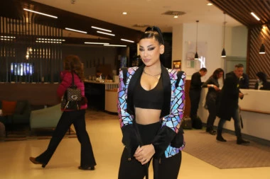 Sanja Vučić otkrila da li se grupa Hurricane RASPADA, pa progovorila o ljubavnom životu: Muškarci mi šalju INTIMNE SLIKE! (VIDEO)