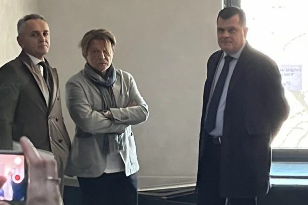 BJELOGRLIĆ NA OPTUŽENIČKOJ KLUPI! Glumac stigao u sud, OČEKUJE SE I DOLAZAK GAGE ANTONIJEVIĆA! (VIDEO)