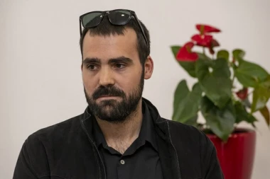 Baća pokazao SUPRUGU I SINA: Spakovao kofere i napustio Srbiju, a da mu vidite naslednika, FRAJER na tatu! (FOTO)