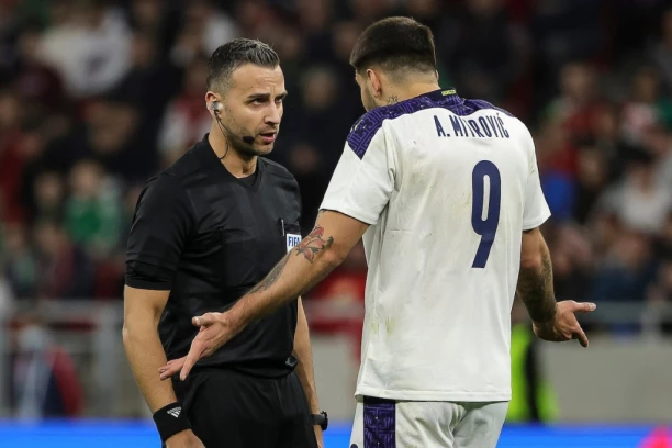 SKANDAL U BUDIMPEŠTI: Sudija gledao VAR i nije svirao ČIST PENAL za Srbiju!