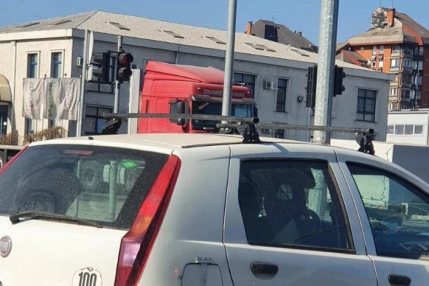 ORIGINALNOST ILI LUDOST? Ovaj Beograđanin se ovako ŠTITI od krađe GORIVA, ljudi su u neverici! (FOTO)