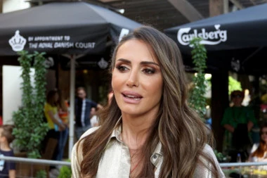 Emina Jahović više ne izgleda isto: Bivši muž joj se oženio, a ona potpuno promenila boju kose (FOTO)