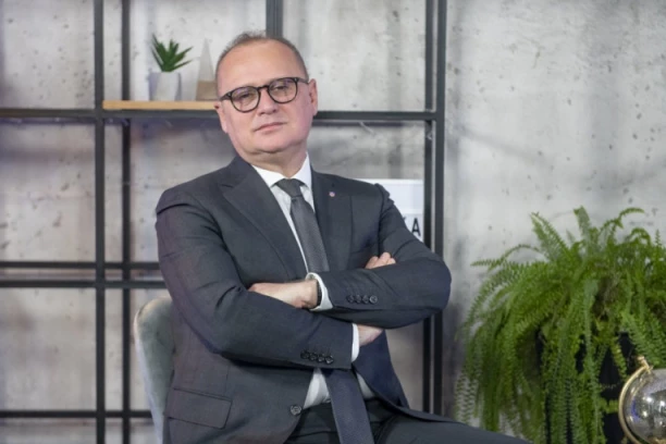 VESIĆ ČESTITAO VASKRS SVIM PRAVOSLAVNIM VERNICIMA: Neka vam najveći hrišćanski praznik u domove unese slogu i solidarnost! (FOTO)