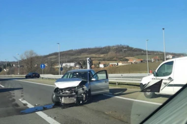SUDAR NA AUTO-PUTU U SMERU KA BEOGRADU! Policija je na licu mesta! (FOTO)