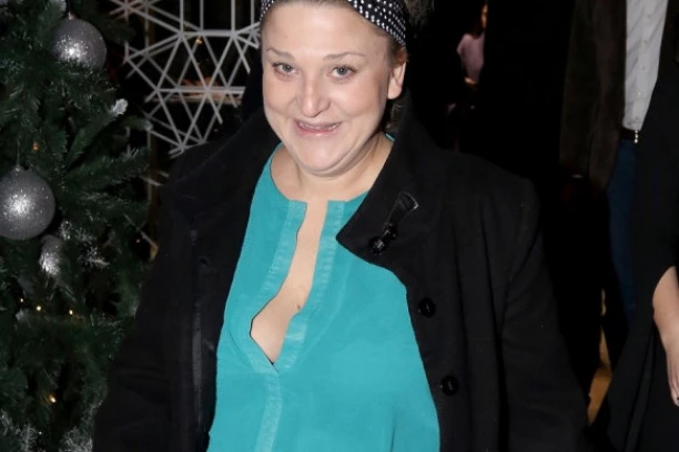 DUŽNA KO GRČKA: Natašu Aksentijević jure zbog neisplaćenih para: Bivša voditeljka DNK GRCA U DUGOVIMA, ojadila saradnike za 700.000 dinara!