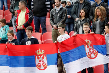 ZADIVILI EVROPU: Sjajan gest navijača Srbije! (FOTO)