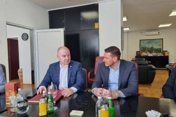 BORBA POSETILA SMEDEREVSKU PALANKU: Predsednik opštine srdačno dočekao i ugostio članove redakcije