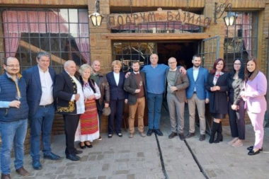 NAŠA DRŽAVA POSTALA JE MNOGO BOLjE MESTO ZA ŽIVOT: Članovi SNS u obilasku Južnobačkog okruga (VIDEO)