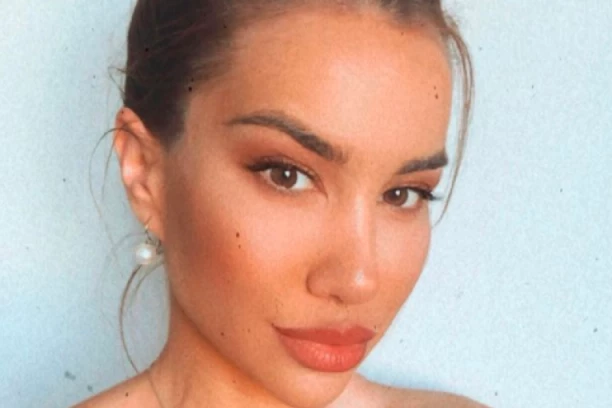 SMUVALA JE NOVAKOVOG PRIJATELJA! Zovu je Dileta sa Balkana: Poznata voditeljka MAMI uzdahe svojim izgledom! (FOTO)