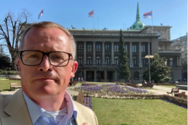 POZNATI AUSTRIJANAC po ceo dan šeta Beogradom i ponižava Srbe! Toliko se osilio da izdaje i NAREĐENJA! Bezobrazno i nekorektno!