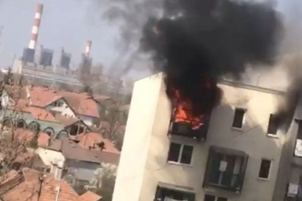 ZADESILA IH NOVA NESREĆA! U Obrenovcu se zapalila zgrada gde su smešteni ljudi nakon majskih poplava (VIDEO)