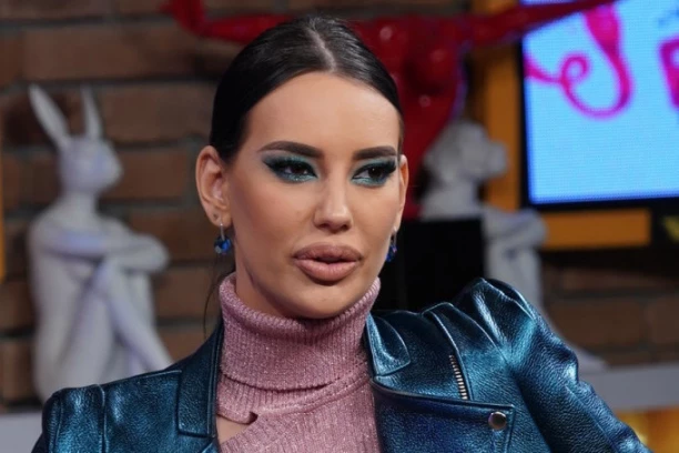 Kaća Grujić se POKAJALA? Pevačica ŠOKIRALA priznanjem: TEŠKO JE!