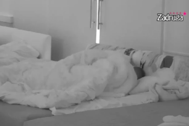 ŠOK! Miljana JAŠE dečka, a Zola NAVIJA za nju: Kulićeva i Bebica imali ŽESTOKU akciju pred svim zadrugarima!