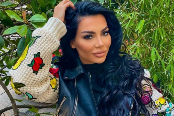 Topalkova ćerka pokazala SKRIVENU TETOVAŽU i to na RUSKOM jeziku: Helenina reč na ruci ŠOKIRALA sve, a evo šta ona znači! (FOTO)