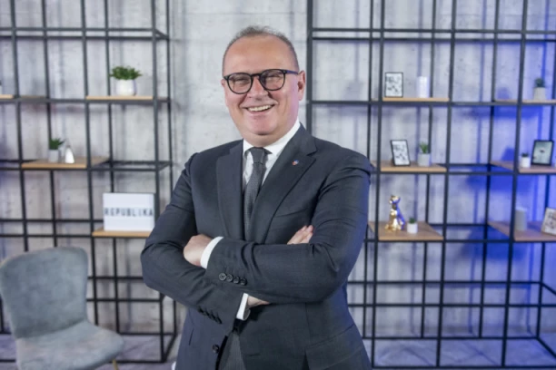 NAŠ GOST: ZAMENIK GRADONAČELNIKA I KLJUČNI ČOVEK KAMPANJE SNS! Dok je Vučić predsednik Srbija neće voditi ratove