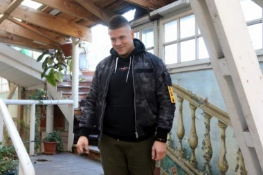 Sloba Radanović NAŠAO KUĆU, te progovorio O CENI: "Mnogo sam radio za to" Pevač se skućio, ovde će živeti sa suprugom Jelenom