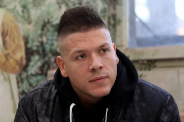 SLOBA RADANOVIĆ ODREŠIO KESU! Za besnu "mečku" pukao 170.000 EVRA, renovira vilu zbog prinove, pa se sa trudnom ženom preselio u HOTEL!