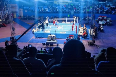 BOKS SE VRATIO KUĆI: Spektakularan početak Beogradskog pobednika - tresla se Hala sportova! (FOTO)