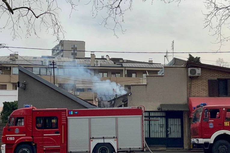 LOKALIZOVAN POŽAR U OBRENOVCU: Gorela kuhinja restorana, jedna osoba povređena