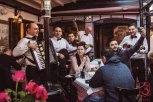 POSTANITE DEO NJEGOVE ISTORIJE: Provedite veče u Tri šešira i osetite čari boemskog restorana
