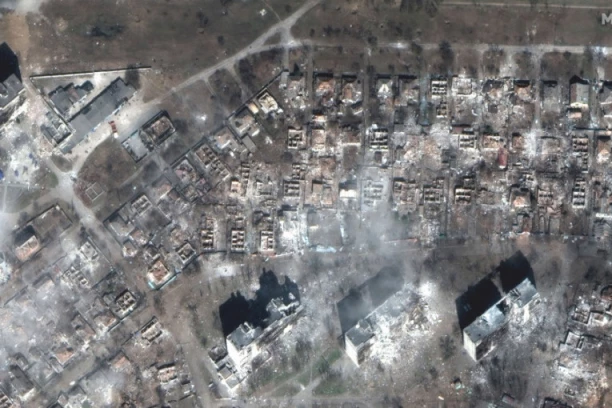 APOKALIPTIČNE FOTOGRAFIJE: Stravični prizori iz razorenog Marijupolja (FOTO)