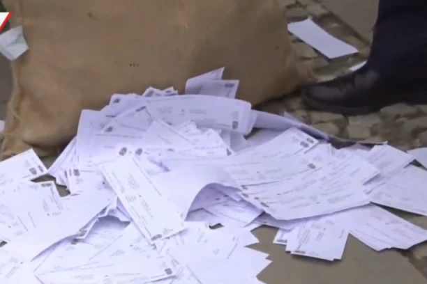 VEĆI BROJ NEPRAVILNOSTI: Do 10 sati zabeležen HAOS na biračkim mestima širom Srbije