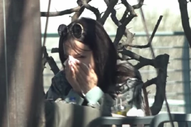 Edita doživela NEZGODU u restoranu! Pevačici zasuzile oči od BOLA! (FOTO)