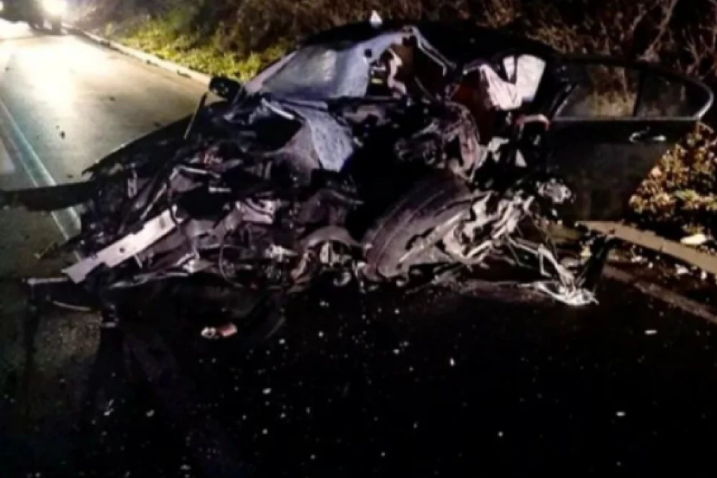 OVO JE MOMAK KOJE JE POGINUO KOD MALOG ZVORNIKA! Zakucao se automobilom u prikolicu kamiona, sestra mu je teško povređena! (FOTO)