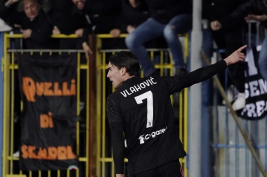 LEGENDA BEZ DLAKE NA JEZIKU: Vlahović je krupniji, ali nije LEPŠI od mene!