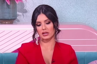 TANJA SAVIĆ BANKROTIRALA?! Ispisala decu IZ INTERNACIONALNE škole, NAKON ŠTO JE BIVŠI MUŽ OJADIO ZA OGROMNU SVOTU, KRENULA OD NULE!