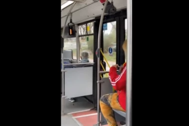 "NOVI NIVO NEKULTURE!" Zapanjićete se kada vidite šta ova žena radi u autobusu!
