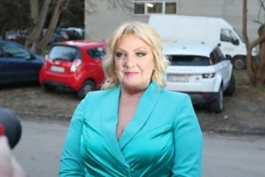 POLA ESTRADE NA SLAVLJU KOD SNEŽANE ĐURIŠIĆ: Poseban dan za njenu PORODICU!