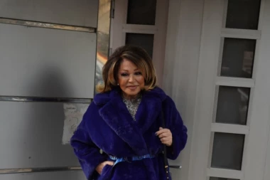 Dozivaju se telefonima, a žive pod istim KROVOM: Ćerka Nede Ukraden otkrila kako se pevačica ponaša kod kuće!