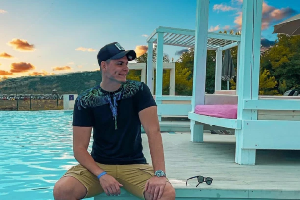 UPOZNAJTE NAJBOGATIJEG SRPSKOG INFLUENSERA! Slupao je lamborginija od 300.000 evra, bio u vezi sa 7 godina starijom poznatom starletom!