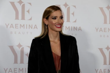 Jovana Joksimović preslikana je majka! Prvi put zajedno u javnosti, sada je jasno na koga je voditeljka! (FOTO)