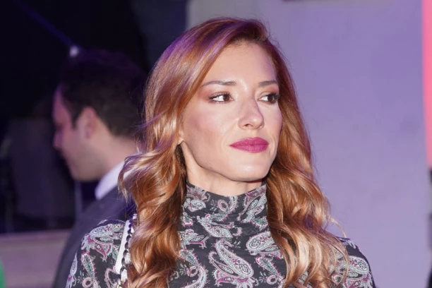 RODITELJI SU ME OSTAVILI BEZ PARA: Jovana Joksimović progovorila o odnosu sa ocem i majkom, imaju samo nju, a sve je MORALA SAMA!