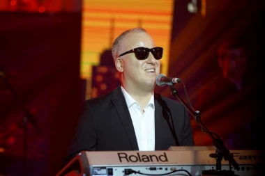 Teško pobeđujem u borbi s mojim LEPOTICAMA: Saša Matić progovorio o ćerkama, pa priznao čega se MNOGO UŽELEO!