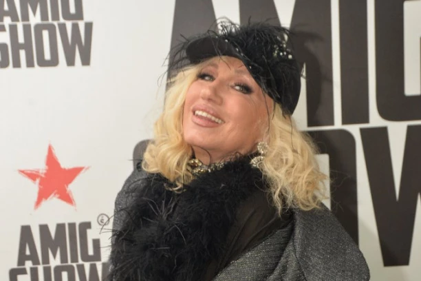 NADA TOPČAGIĆ IZA OSMEHA KRIJE OGROMNU TUGU: Ove tri velike tragedije su obeležile život pevačice!