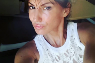 MODELSICA DALA OTKAZ KOD KINEZA, PA PROMENILA ŽIVOT IZ KORENA! Pevačica zarađuje na SAJTU ZA ODRASLE, sve OBELODANILA!