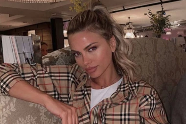 "Nisi originalna" Milica Pavlović se ofarbala U PLAVO, fanovi pričaju da je ISKOPIRALA poznatu manekenku - ima li SLIČNOSTI? (FOTO)