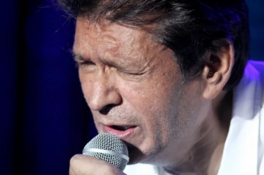 NIJE IZDRŽALA TRI PORODIČNE TRAGEDIJE! Preminula majka Sinana Sakića!