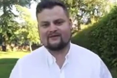 POTRAŽIO MAJKU PREKO INTERNETA I ODMAH ZAPLAKAO: Kada je ukucao njeno ime, pronašao je jezive detalje