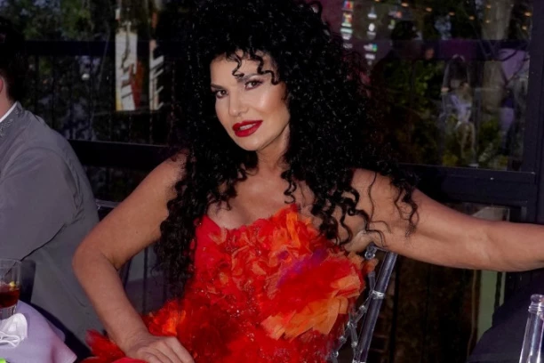 LUDA ŽURKA NA JAHTI! Lidija Vukićević proslavila 61. rođendan, pa napravila SPEKTAKL!