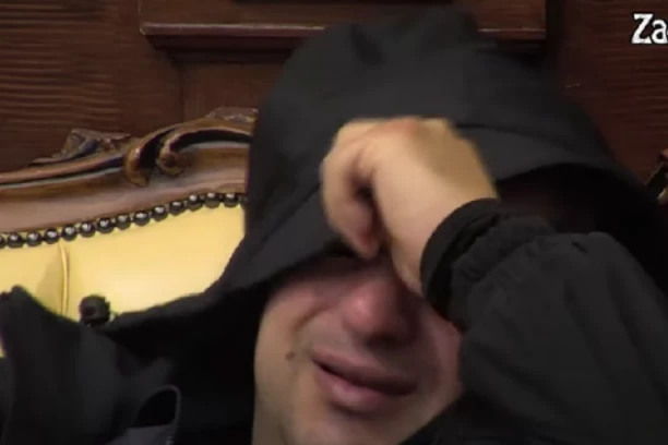 RIDA KAO MALO DETE! Nenad van sebe nakon raskida, IZDEFORMISAN, grca u SUZAMA! (VIDEO)