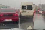 SNAŽNA OLUJA POGODILA BEOGRAD! Mobilni toaleti LETELI po putu, izazvali OPŠTI KOLAPS u saobraćaju! (VIDEO)