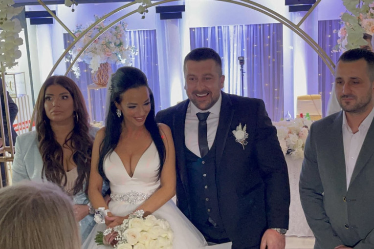 Mladenci sa kumovima