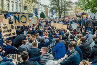 RAT NAPRAVIO HAOS U LONDONU! Desetine hiljada Britanaca USTALO na NOGE zbog Rusa - Amerikanca NEĆE DA VIDE OČIMA! (FOTO)