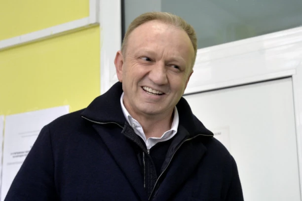 ČIJE SAM GLASOVE BRANILA 19 SATI?! Kontrolorka opozicije revoltirana: ĐILASE, ZAŠTO SI MESECIMA LAGAO O REJTINGU KOALICIJE?!