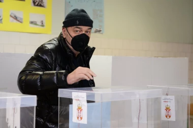 DUŠKO VUJOŠEVIĆ POZITIVAN NA KORONU! Trener se posle glasanja loše osećao i dobio POZITIVAN test!